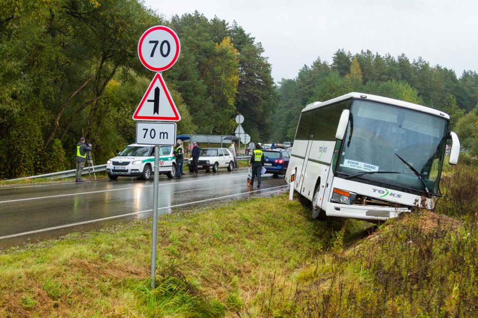 Autobuso ir dviejų lengvųjų automobilių avarija Kačerginėje