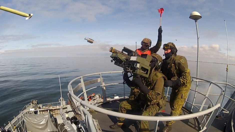 Baltijos jūroje – kovinio šaudymo pratybos