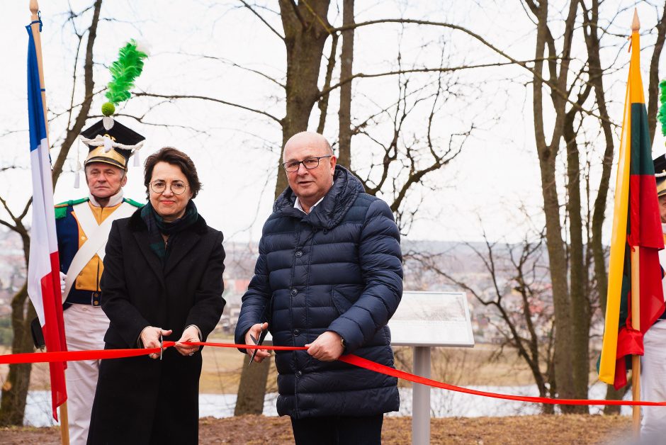 Atidengta Napoleono žygį per Nemuną žyminti lenta