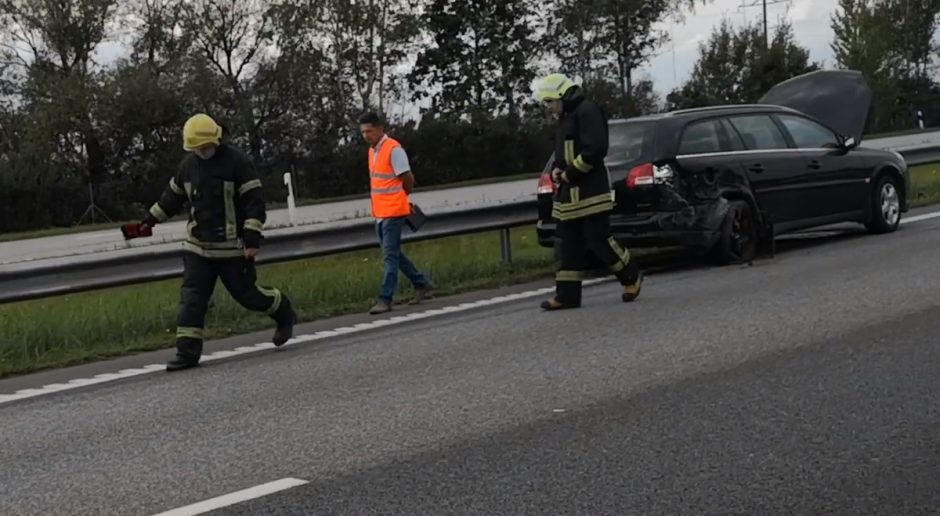 Svarbu važiuojantiems iš Kauno: dėl eismo nelaimės – spūstys