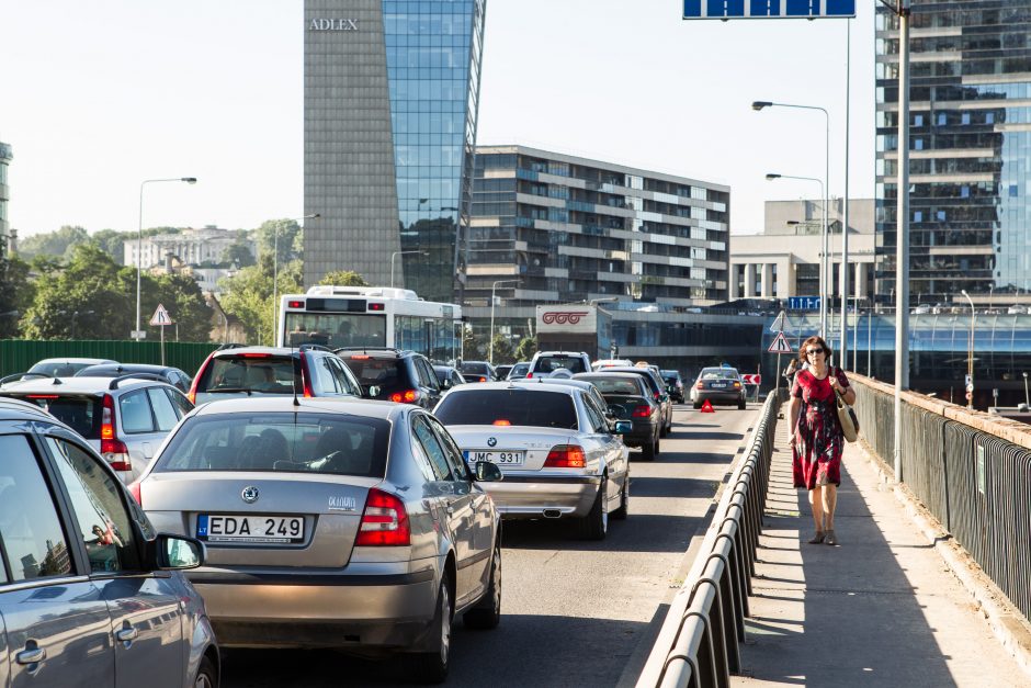 Keliaujančiųjų ir vairuotojų dieną skatina toleranciją keliuose