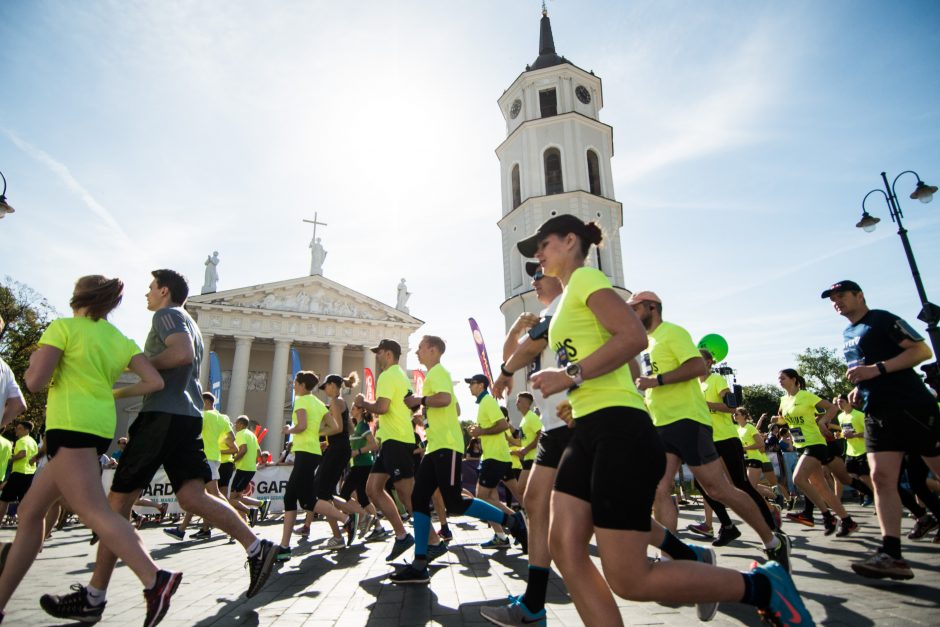 Vilniaus gatves užplūdo bėgikai: daug kur ribojamas eismas