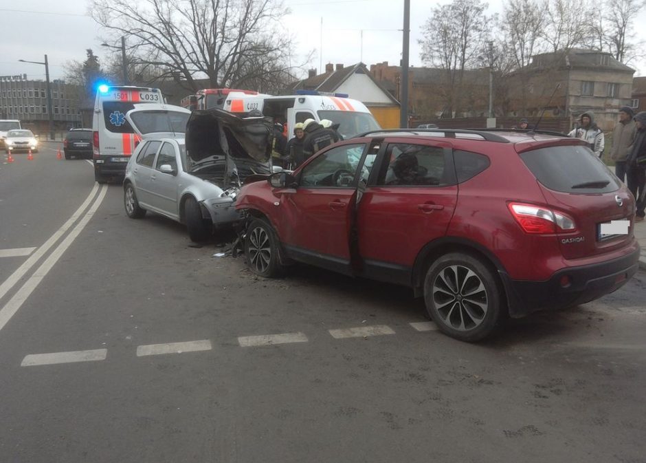 Avarija Juozapavičiaus prospekte: sužaloti trys žmonės