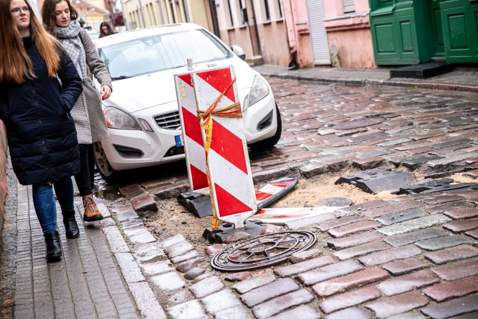 Senamiesčio gyventojus iš proto varo vis atsiveriančios duobės