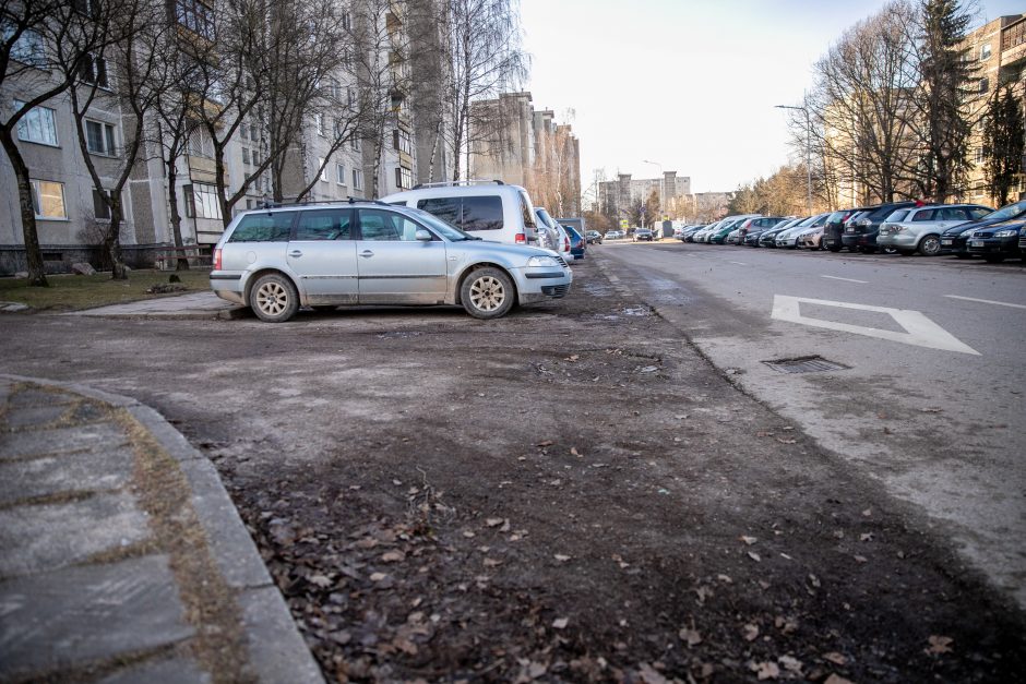 Naujos taisyklės kauniečiams – nė motais: kiemuose pagausėjo pažeidimų