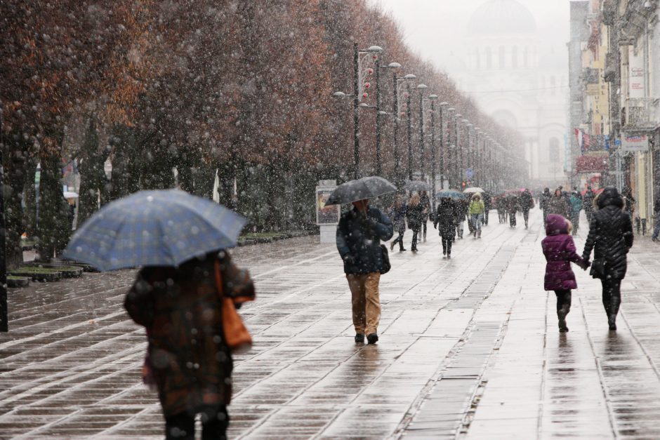 Sekmadienio orai: vietomis gali užklupti lietus