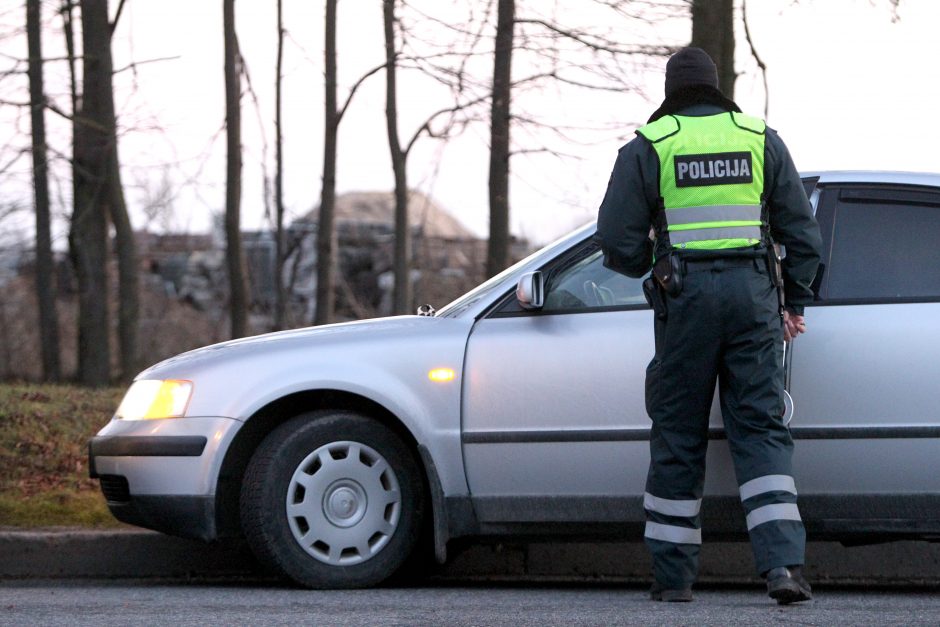 Būna ir taip: girtus vairuotojus auklėja lazdomis