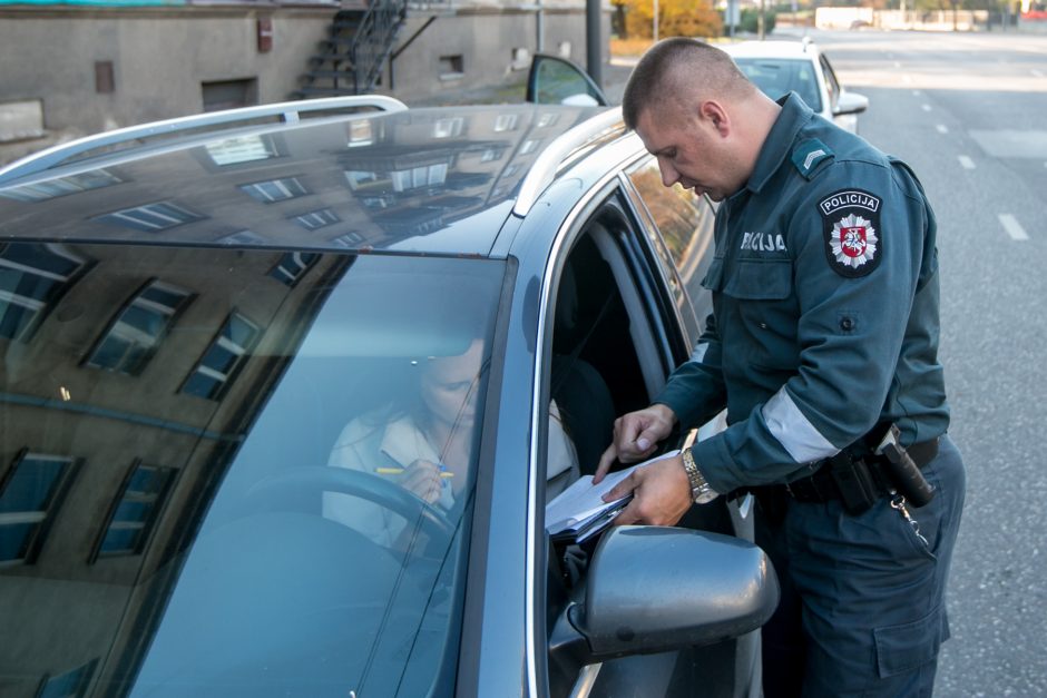 Kauno pareigūnai pažeidėjus tramdė slaptu ginklu: pavojingiausi buvo dviratininkai