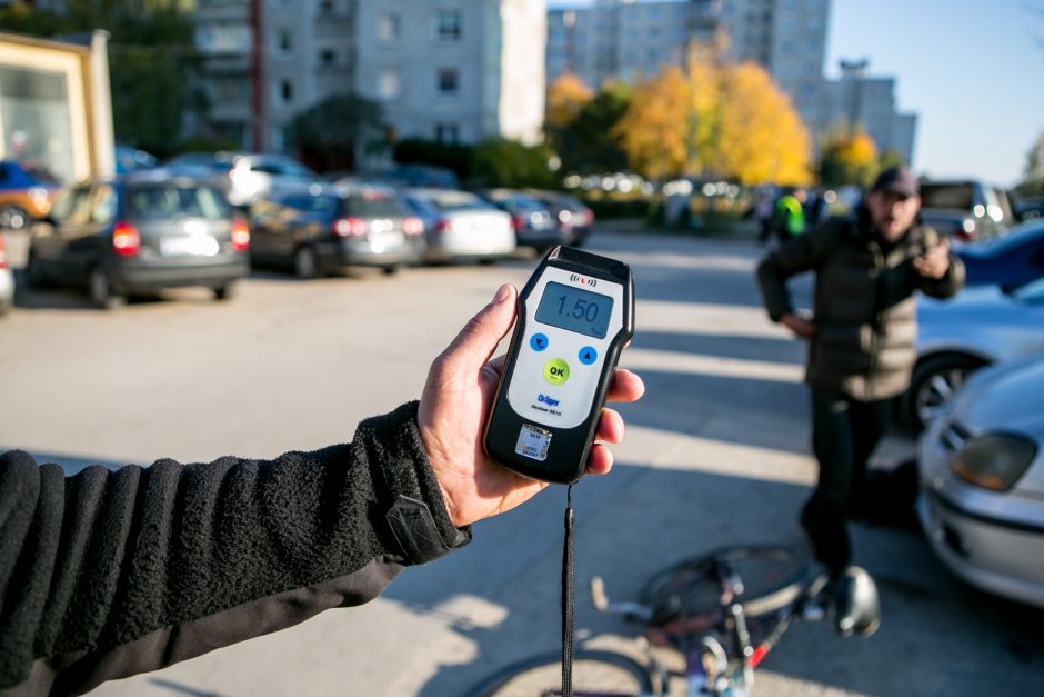 Kauno pareigūnai pažeidėjus tramdė slaptu ginklu: pavojingiausi buvo dviratininkai