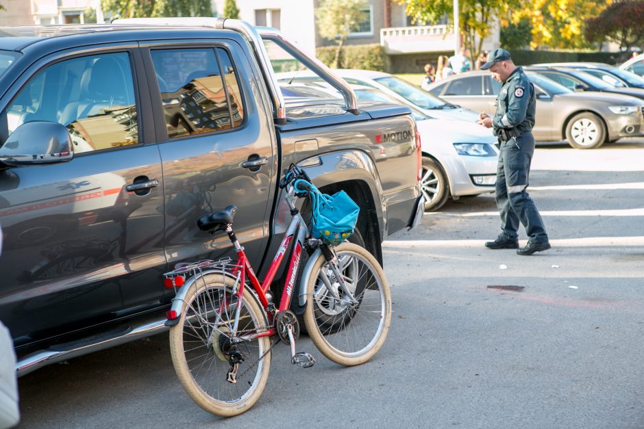 Kauno pareigūnai pažeidėjus tramdė slaptu ginklu: pavojingiausi buvo dviratininkai