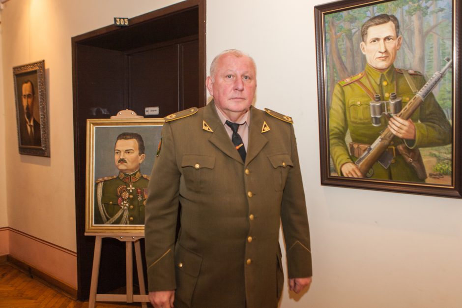 Lietuvos kariuomenės 100-mečiui skirtoje parodoje – tarpukario karininkai