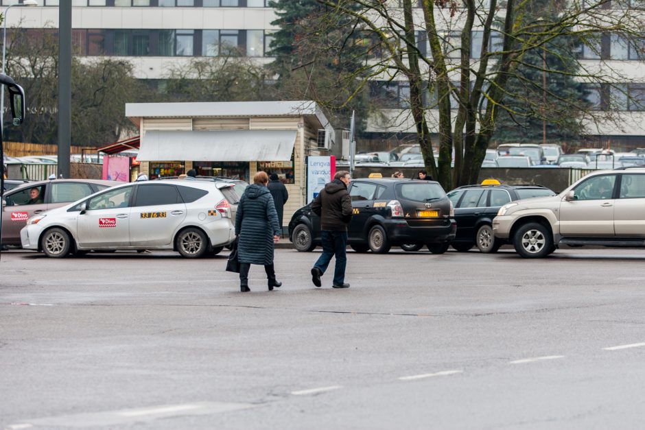 Iš troleibuso išlaipinta kaunietė: eismo organizavimas prie Klinikų – baisus