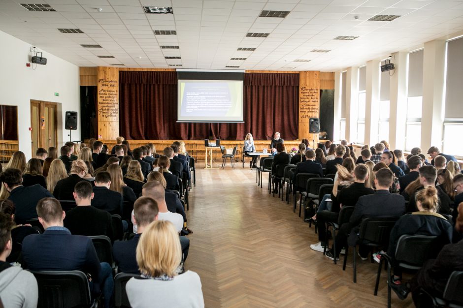 H. Kunčius sugrįžo į mokyklą: žmonės, gyvenantys rašymu, tikrai neišnyks