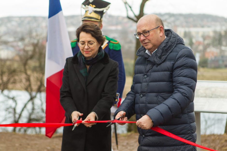 Atidengta Napoleono žygį per Nemuną žyminti lenta