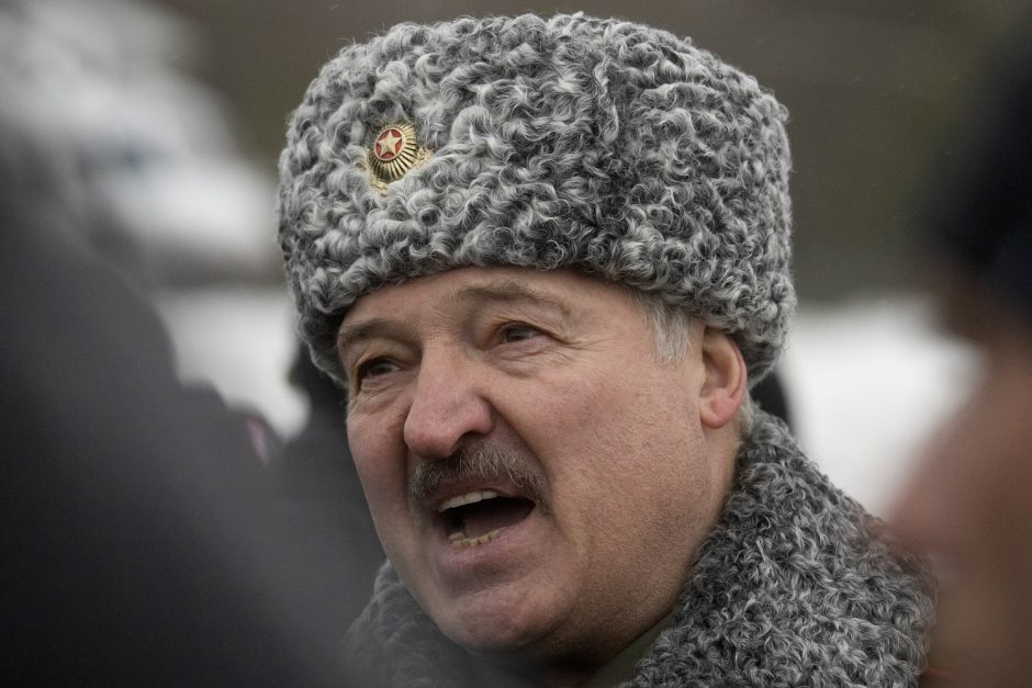A. Lukašenka prasitarė: sankcijos Rusijai ir Baltarusijai smogė skaudžiai – teks užpildyti nišas