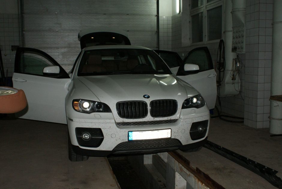 Prabangiame „BMW X6“ – 1,5 mln. eurų vertės hašišas