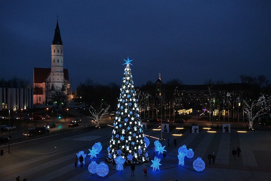 Naujųjų sutiktuvėms siūlo ir drastiškas priemones – laikinai drausti palikti namus