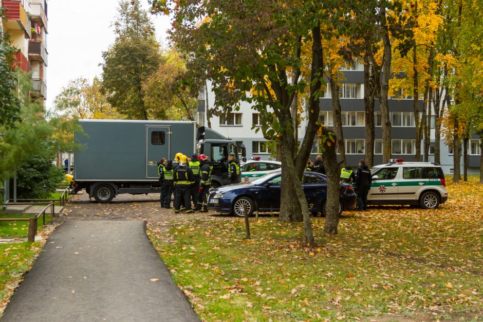 Dėl Kauno daugiabutyje rasto sprogmens – gyventojų evakuacija