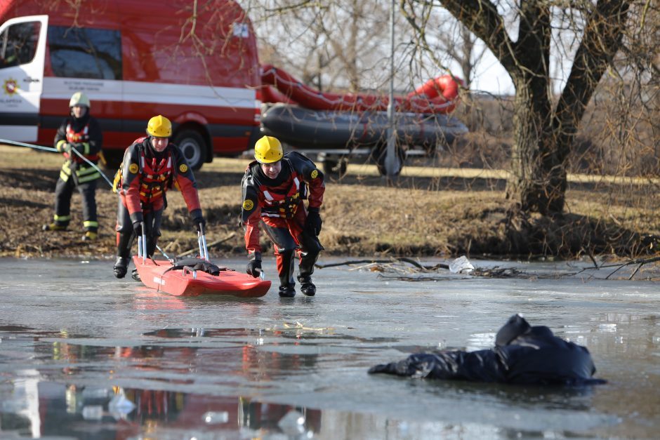Nelaimė Ignalinos rajone: ežere įlūžo žmogus
