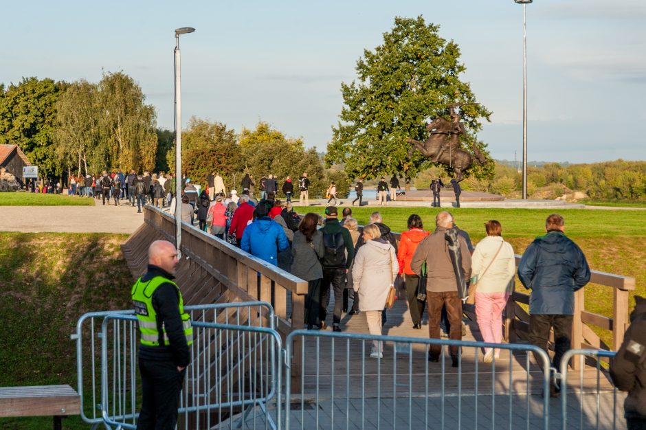 Minios žmonių suplūdo į Santaką, atvyko popiežius Pranciškus