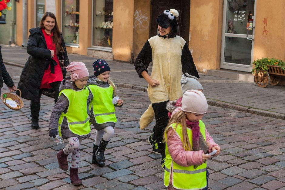 Mažieji kauniečiai Senamiestyje dovanojo šypsenas