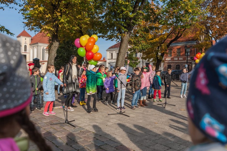 Mažieji kauniečiai Senamiestyje dovanojo šypsenas