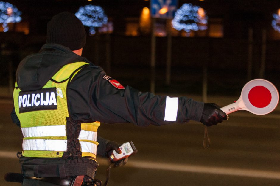 Reidas: policijos pareigūnai stabdė ir taksi, ir picos išvežiotojus