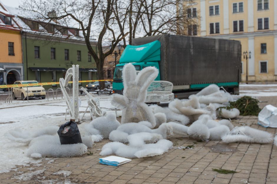 Kaunas atsisveikina su Kalėdų egle: kur dės plastikinius šiaudelius?