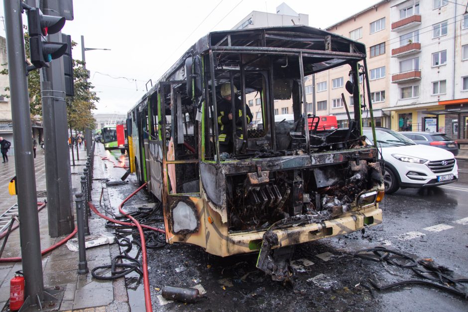 Netoli Kauno autobusų stoties supleškėjo troleibusas