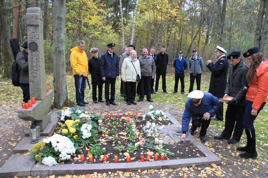 Kopgalyje uždegtos žvakės jūrininkų atminimui