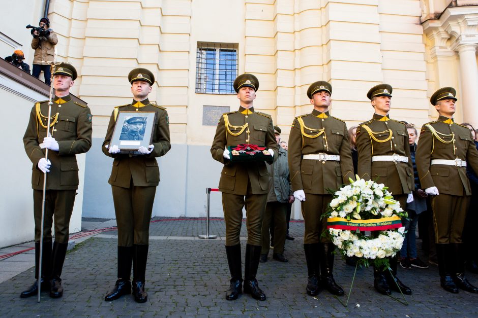 Lietuva valstybinėmis laidotuvėmis pagerbė partizanų vadą A. Ramanauską-Vanagą