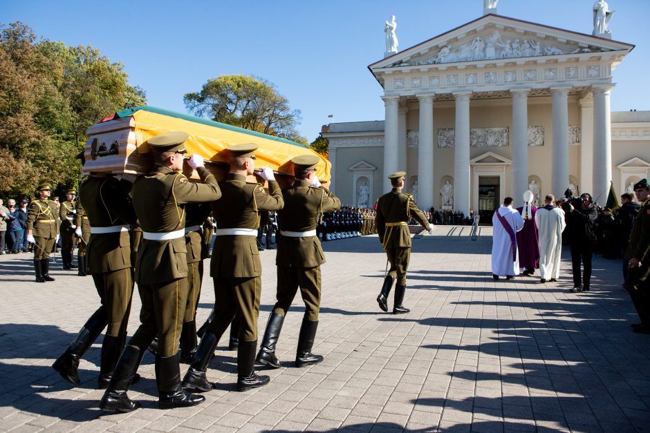 Lietuva valstybinėmis laidotuvėmis pagerbė partizanų vadą A. Ramanauską-Vanagą