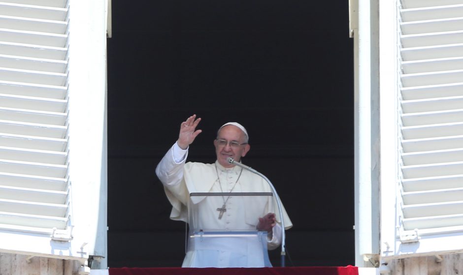 Popiežius paragino aktyviau kovoti su prekyba žmonėmis