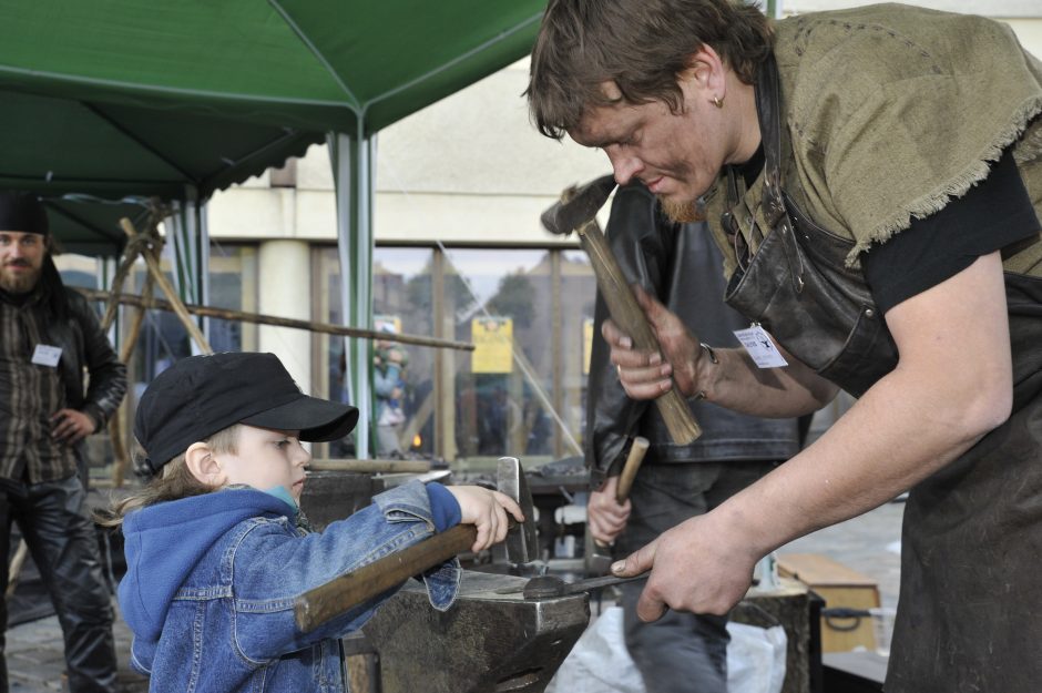 Plenere „Keturi vėjai“ kalviai Klaipėdai nukals vėtrungę