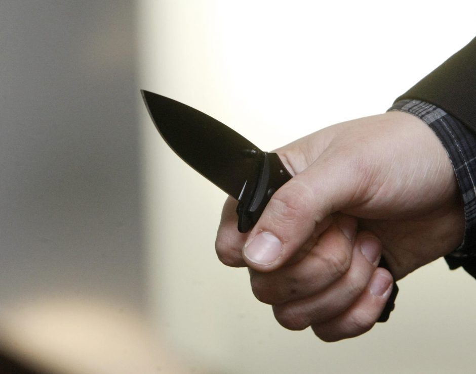 Zarasų rajone vyras peiliu sužalojo moterį, abu buvo neblaivūs
