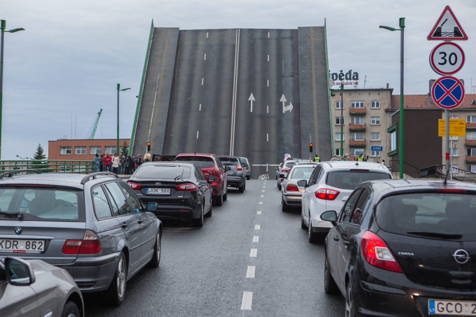 Paaiškėjo, kada bus keliamas Pilies tiltas