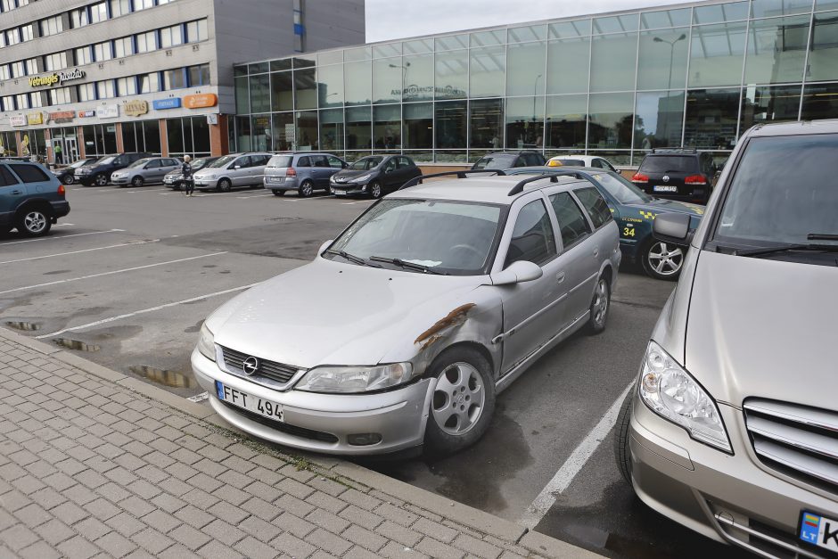 Statybininkai išėjo, automobilis 