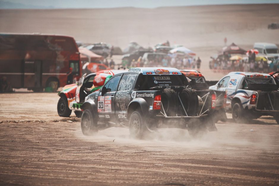 B. Vanago techniniai nesklandumai pirmajame Dakaro etape: automobilis tiesiog sustojo