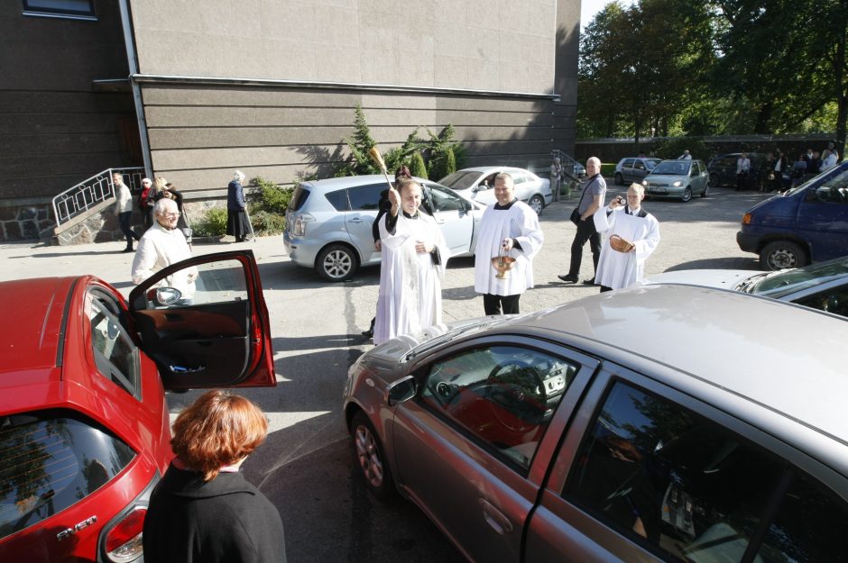 Vairuotojų ir keliautojų dieną šventino transporto priemones