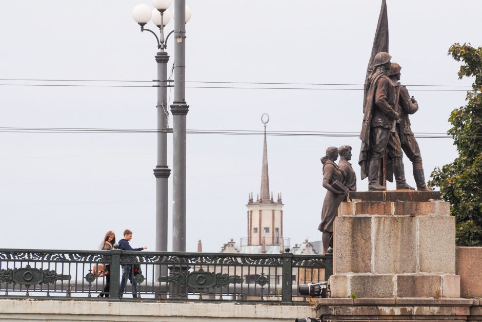 Sovietinių Žaliojo tilto skulptūrų laukia restauracija. Ar jos sugrįš?