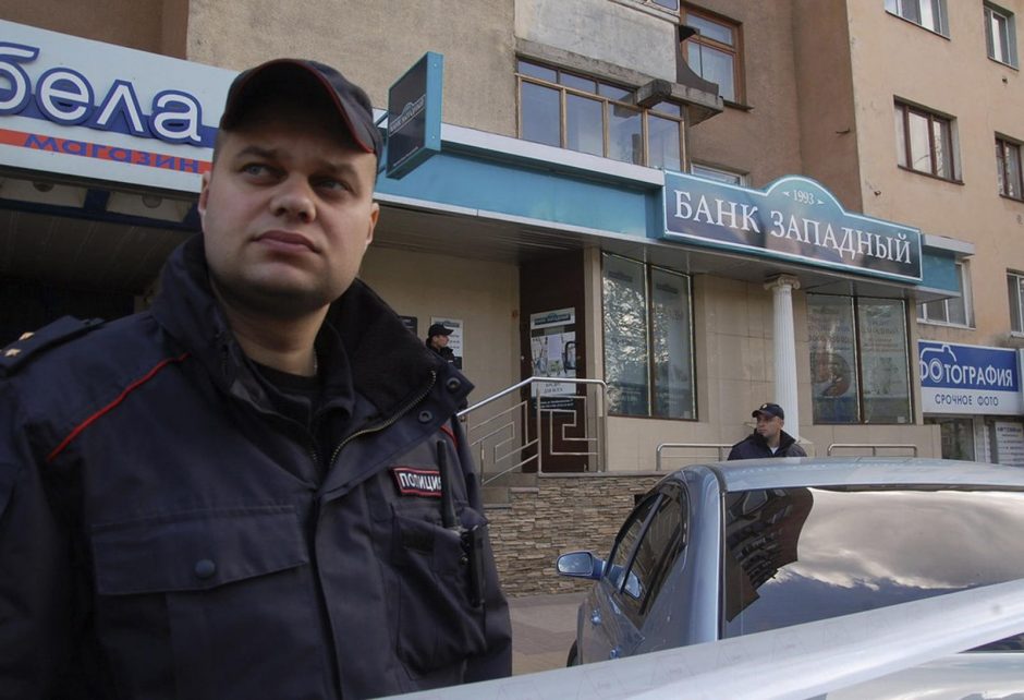 Rusijoje banką užgrobęs vyras pasidavė