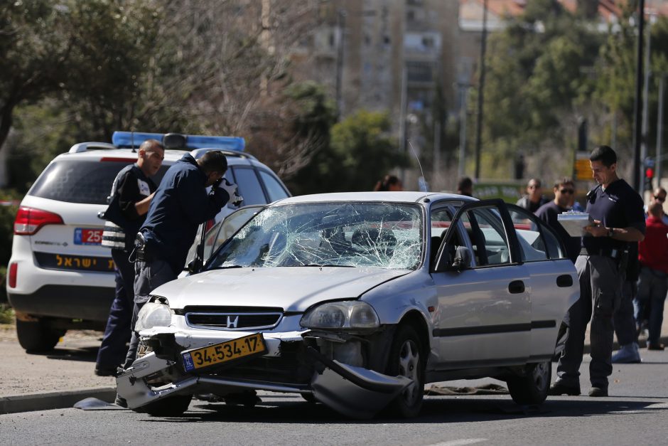 Jeruzalėje palestinietis įvažiavo į minią: sužaloti penki žmonės