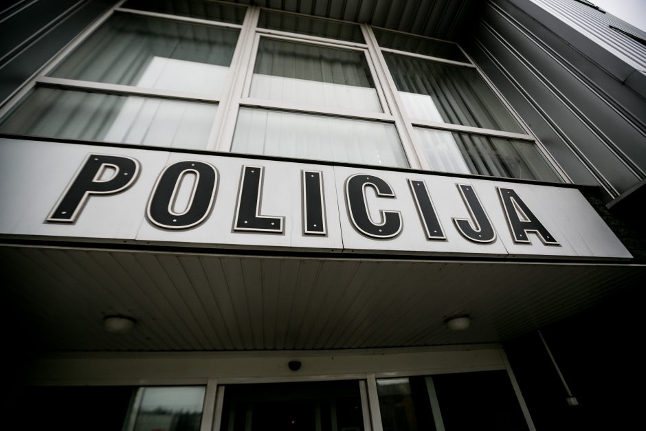 Biržų verslininkas įtariamas iš policininkės pirkęs informaciją apie mirusius žmones