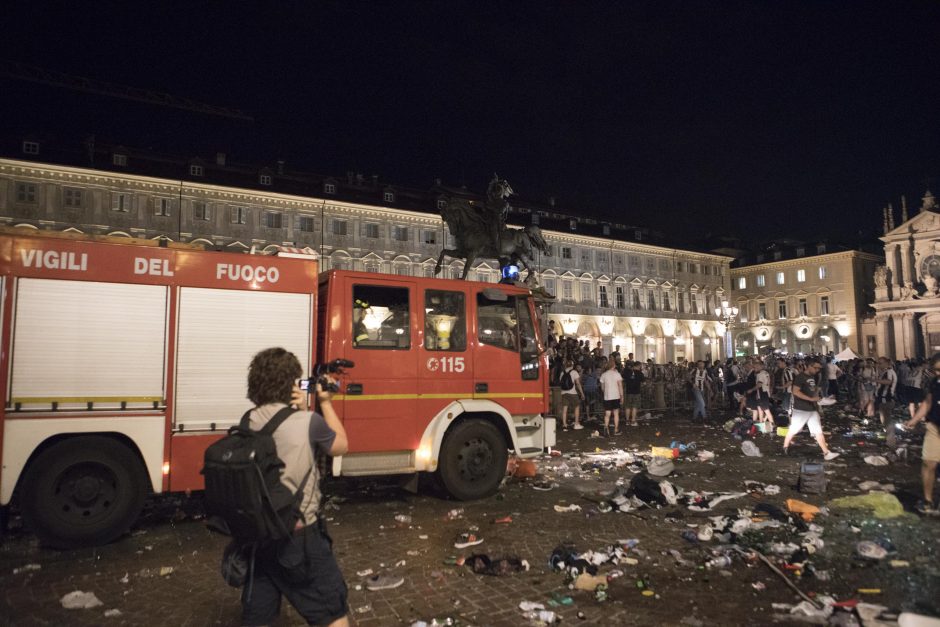 Panika dėl bombos Italijoje: per spūstį sužeista daugiau nei 1500 žmonių