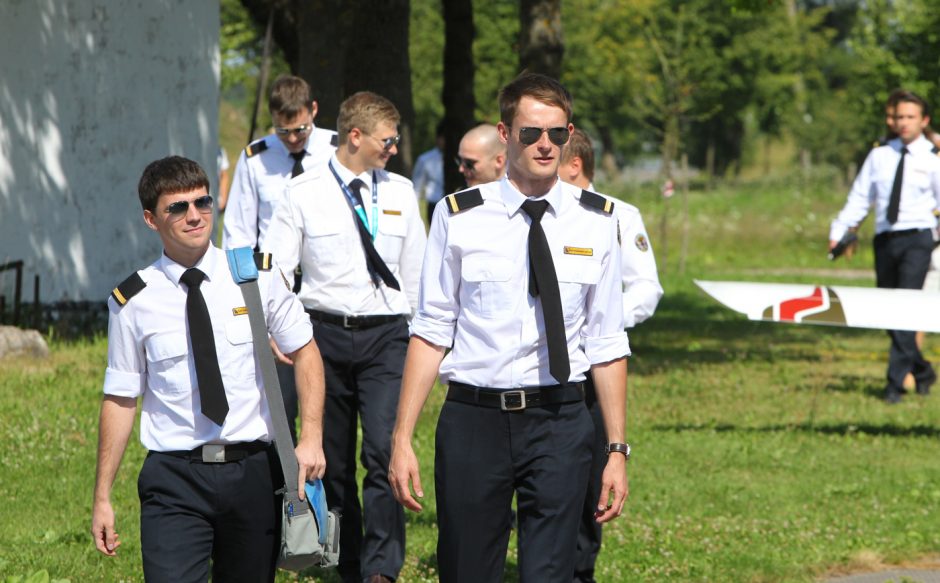 Jaunieji pilotai – apie pavojų ir pirmą algą