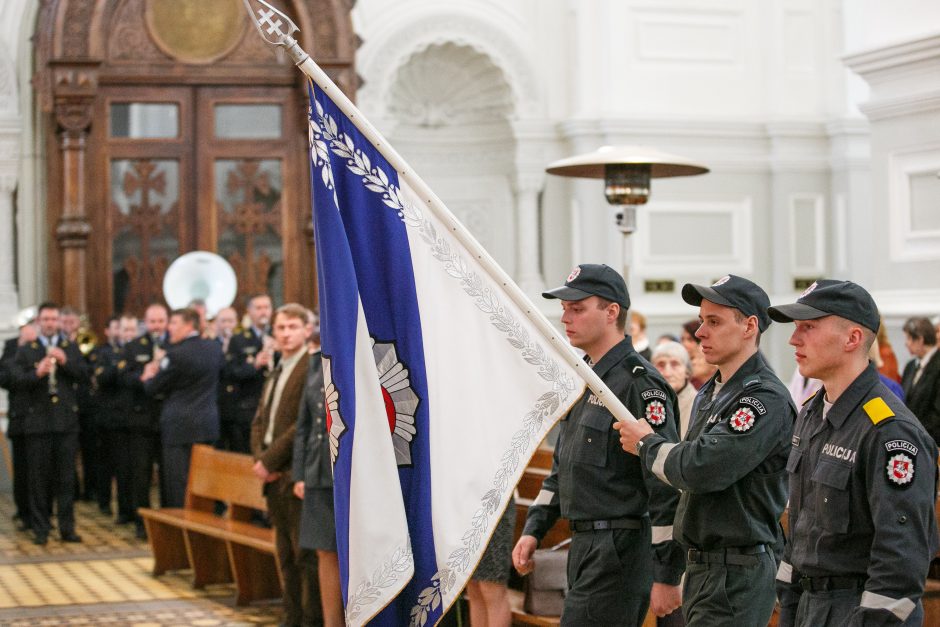 Pareigūnams padėkojo po beveik 25 metų