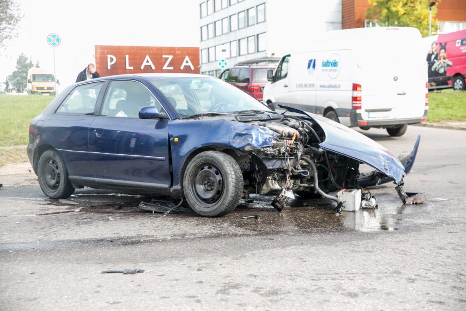 Dviejų automobilių avarija Taikos prospekte