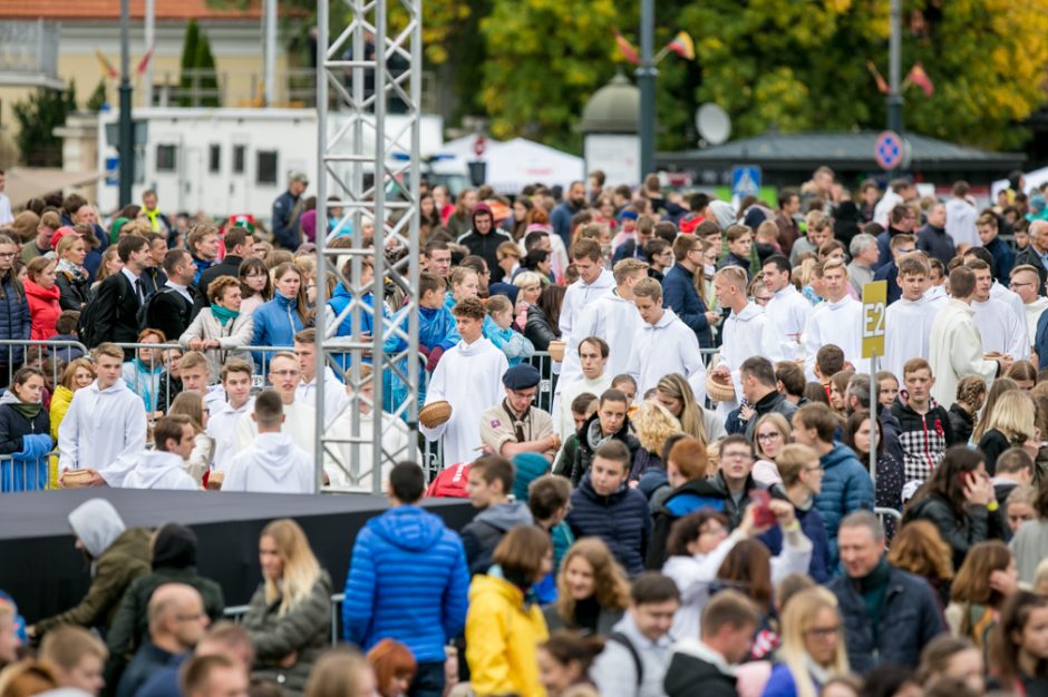 Šventasis Tėvas jaunimui: nepamirškite savo šaknų