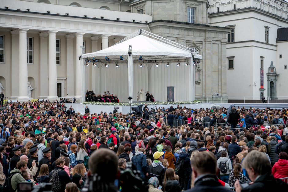 Šventasis Tėvas jaunimui: nepamirškite savo šaknų