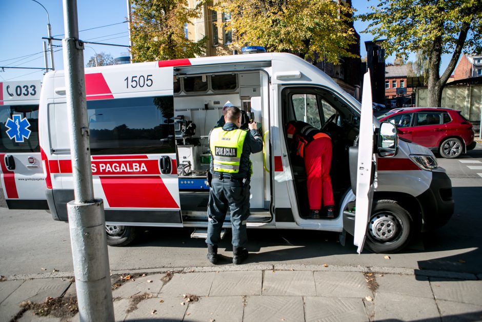 Kauno centre neblaivaus vairuotojo partrenkta pėsčioji